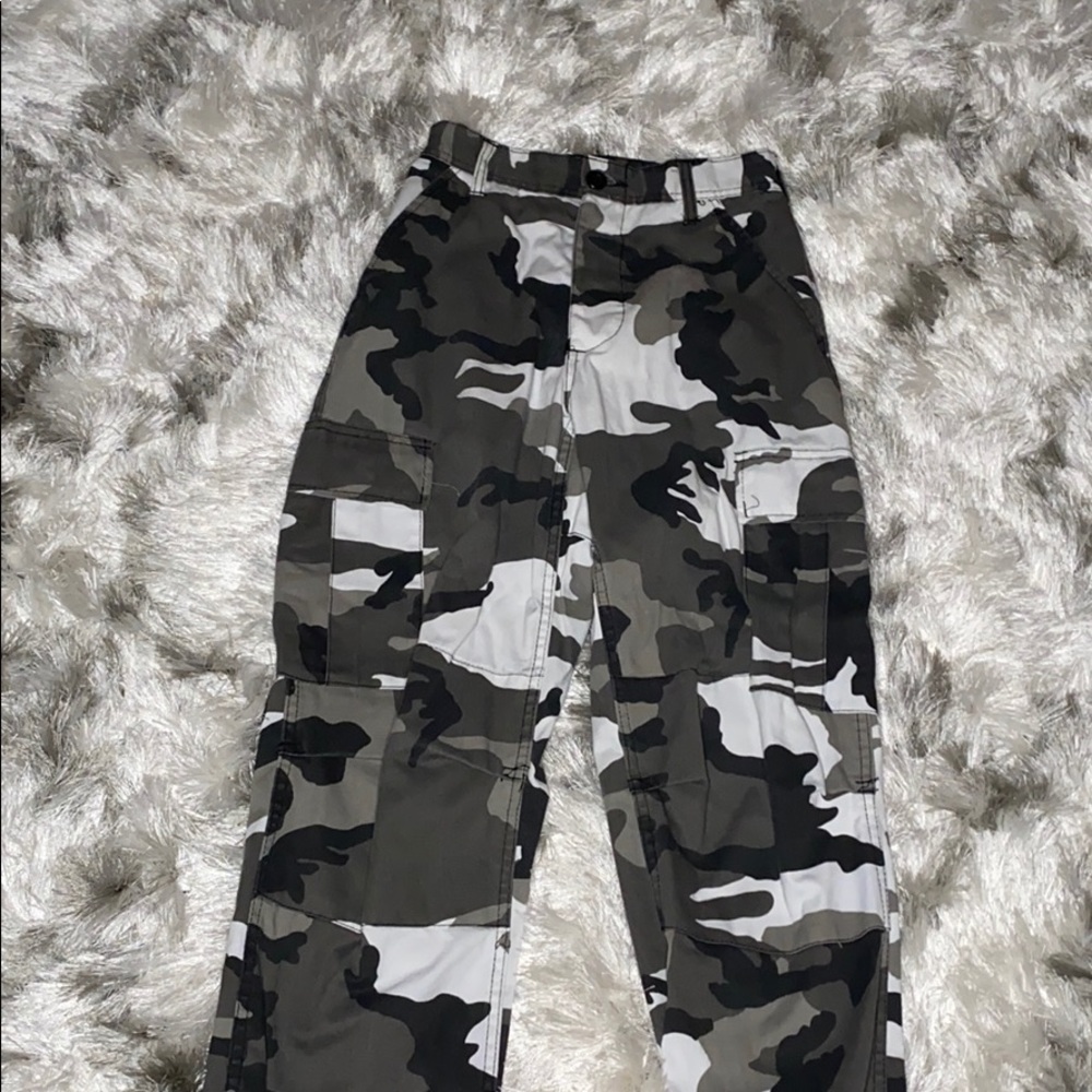 Camo pants😮